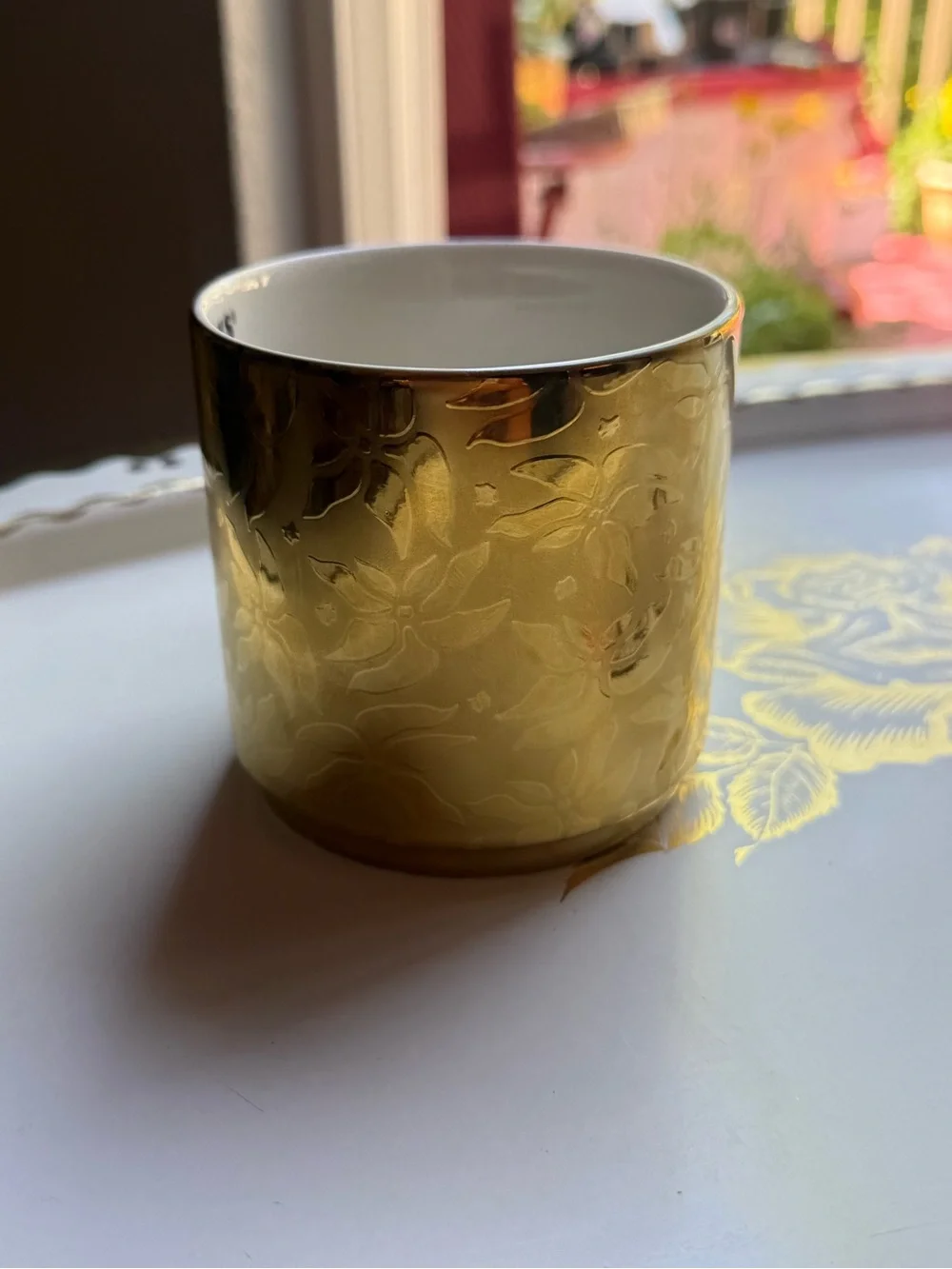 Starbucks special edition Gold poinsetta Mug, no flaws!